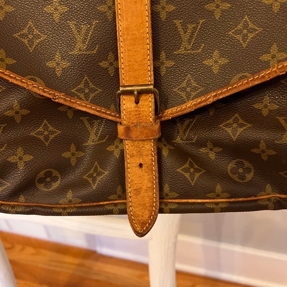 100% Authentic Vintage Louis Vuitton monogram canvas Saumur 35 Messenger
Bag - Picture 8 of 10